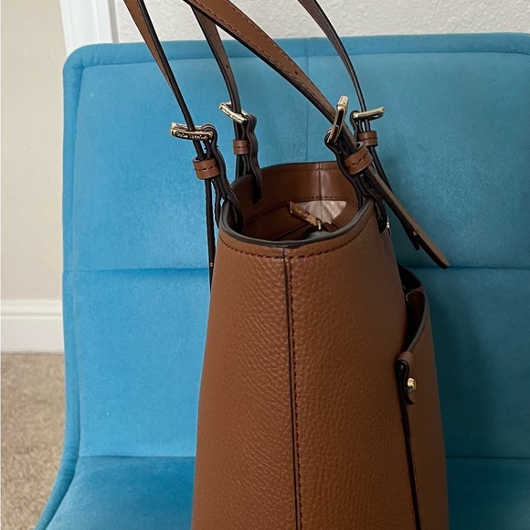 Michael Kors Jet Set Medium Pocket Tote - Picture 8 of 8